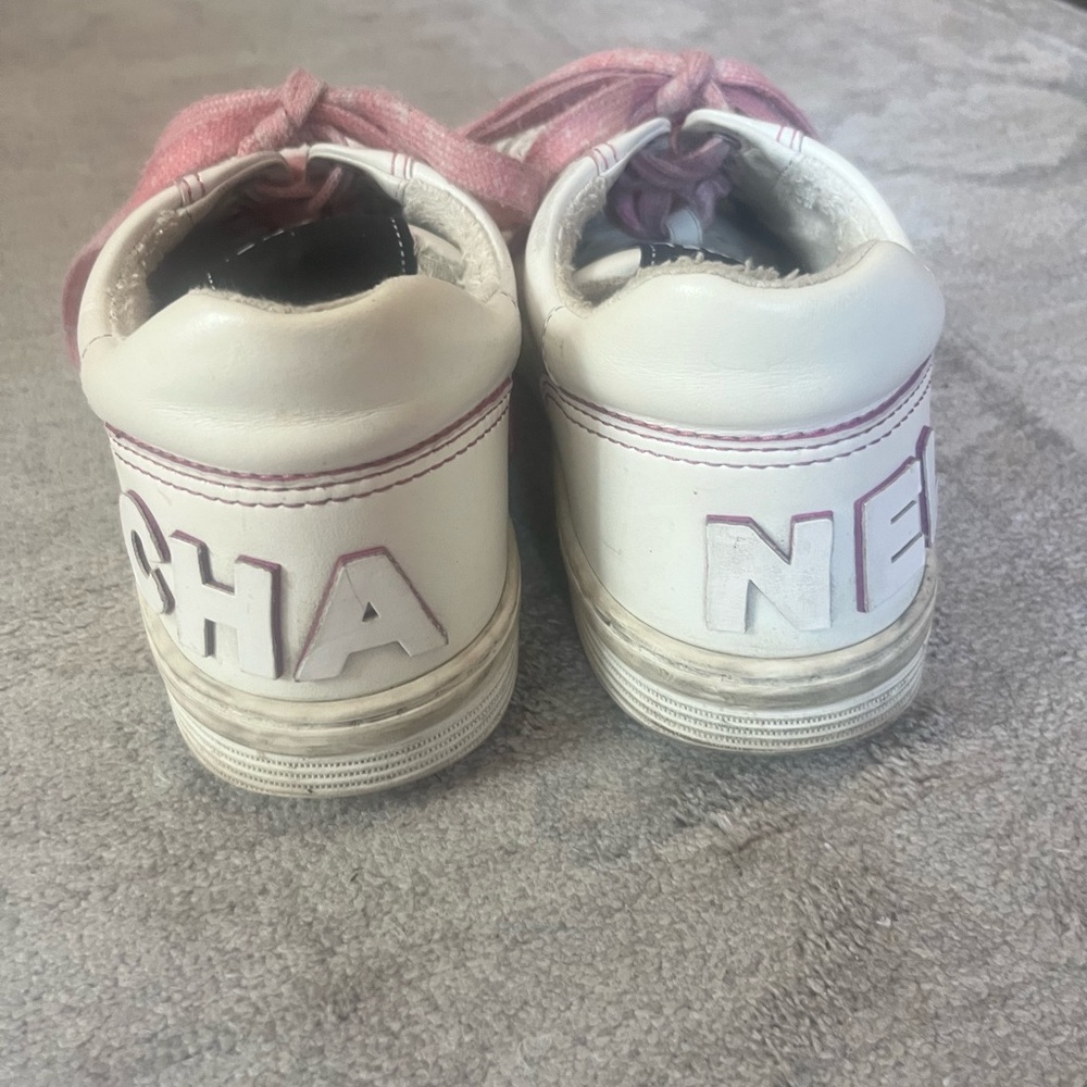 Chanel Women’s Interlocking CC Sneakers. - Picture 4 of 8